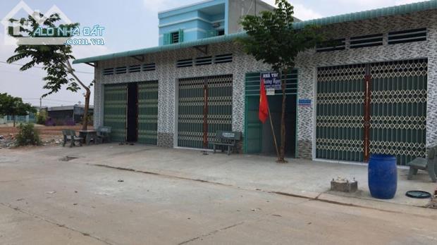 http://alonhadat.com.vn/files/properties/2017/12/16/images/20171216_110153_2658365_1.jpg