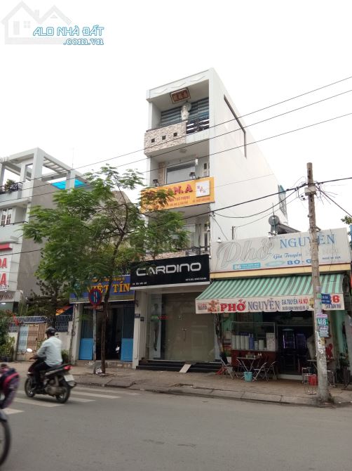 Nhà 3 lầu mặt tiền kinh doanh sầm uất đường Nguyễn Sơn. Diện tích 4x19m, giá rẻ 14,5 tỷ.