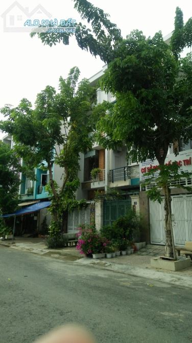 Bán nhà đẹp, 3 lầu, hướng Tây, KDC Tân Quy Đông, phường Tân Phong, quận 7 - 1
