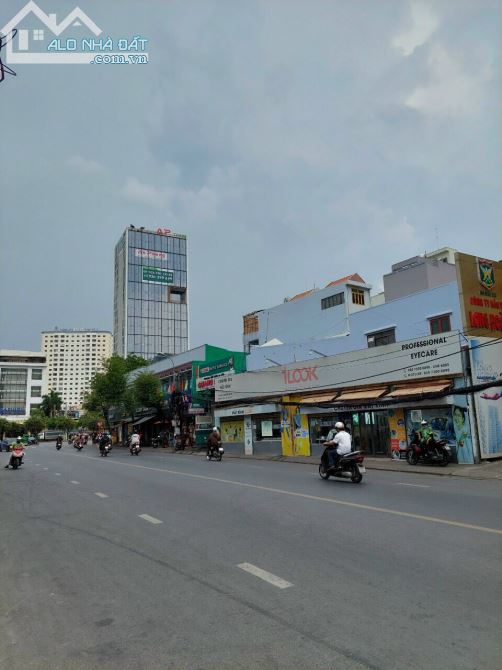 Khách sạn mặt tiền đường cao cấp khu sân bay Tân Bình 5x26m hầm 5 lầu giá chỉ 26,5 tỷ TL - 1