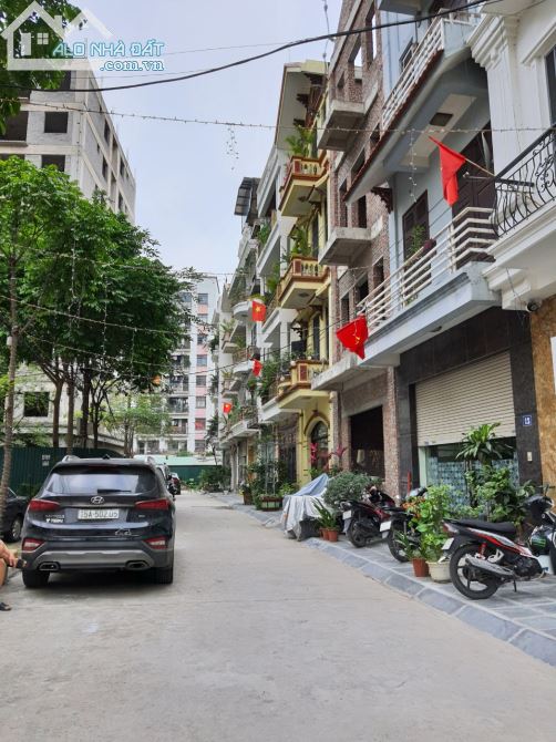 Bán nhà phố Thanh Am, Long Biên, phân lô 60M*mặt tiền lớn, xung quanh toàn biệt thự - 1
