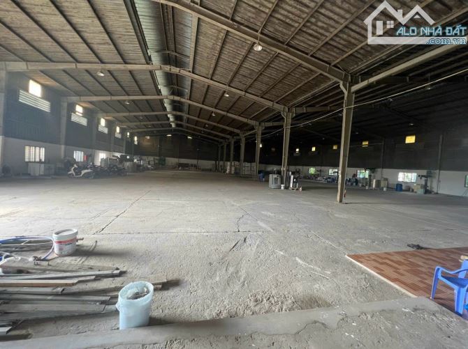 Bán nhà kho xuởng 2.450 m2 đang cho thuê mặt tiền đuờng tỉnh lộ 870B(Phạm Hùng),Trung An
