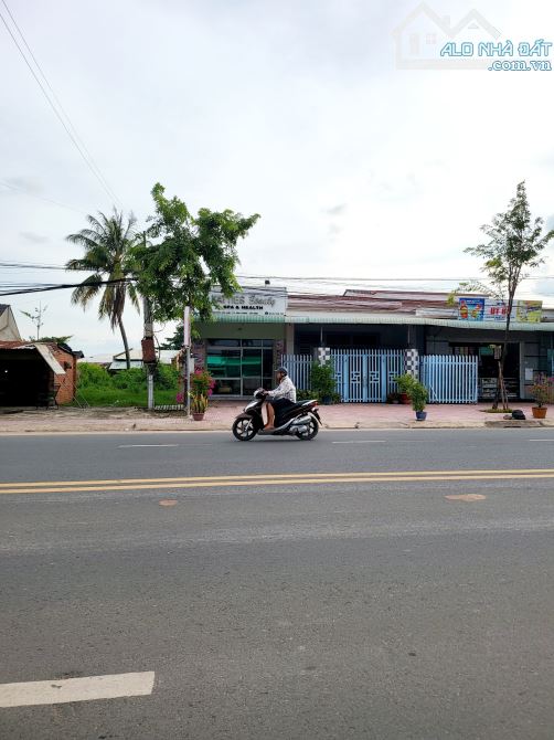 Nhà đất 5x26 vuông vức, mặt tiền Nguyễn Văn Linh, thị xã Hòa Thành