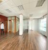 Cho thuê văn phòng diện tích 73m2 view góc giá 11usd FULL thuế phí tại kv phố Duy Tân, CG