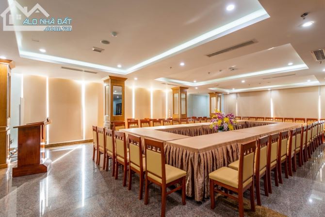 Cho thuê khách sạn mới 2 mặt tiền gần Phạm Văn Đồng, 50 phòng giá 180 triệu - 1