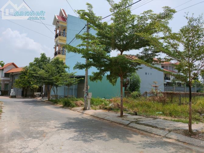 Chủ gửi bán 36 nền giá tốt nhất dự án Samsung Village Bưng Ông Thoàn,DT:122m2,giá:36tr\m2 - 3
