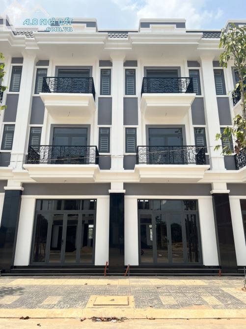 Nhà Đẹp mặt tiền DT 769 - 100m2 2 tầng 4PN gần sân bay Long Thành giá 3.6 tỷ
