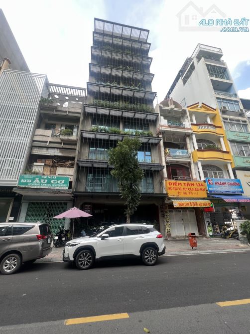 Cần bán gấp khách sạn mặt tiền đường Thủ Khoa Huân ngay cửa Bắc chợ Bến Thành