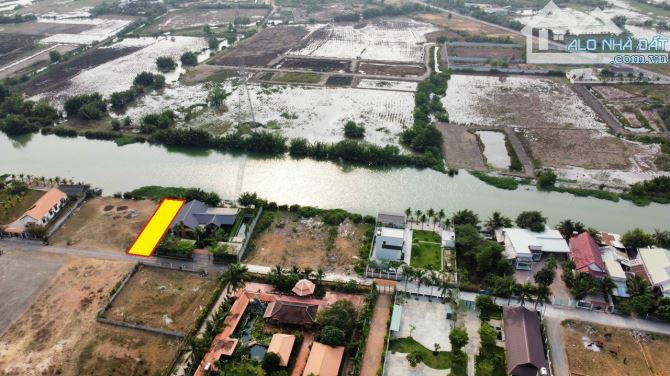 Siêu phẩm MT sông Phạm Thái Bường Phước Khánh đường xe hơi,đất vườn (CLN) giá 2,7 tỷ/1000m - 3