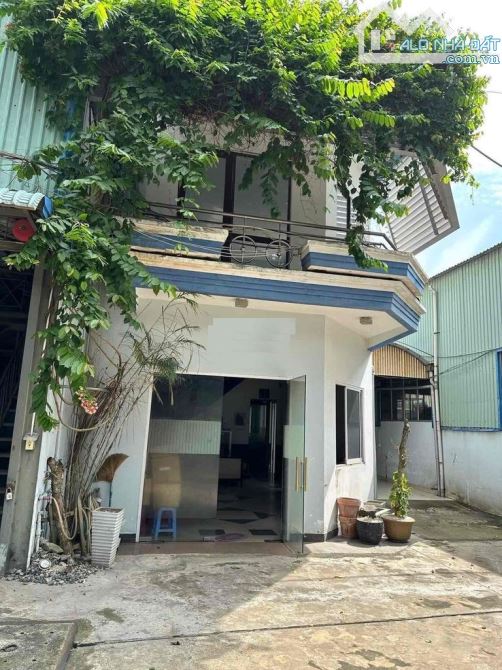 Cho thuê Kho, Xưởng, Văn phòng đường Nguyễn Văn Quá - DTSD ~ 1130m2