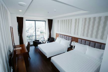 Cho thuê gấp tòa K.sạn MT Võ Văn Kiệt,S:290m2, ngang 15m, 54 phòng k.sạn, Giá chỉ 290Tr/th