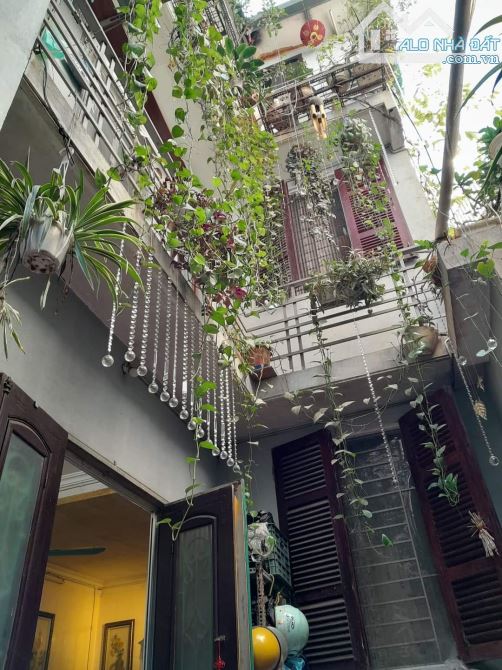 Bán nhà quận Hoàn Kiếm, phố Hàng Giấy,  35m2 x 3 tầng, MT4m, vài bước chân ra mặt phố. - 1