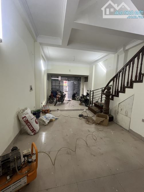 Cho thuê liền kề Văn Phú, 70 m2 x 4 tầng, nhà sơn sửa lại sạch sẽ, phù hợp vp thuê - 2