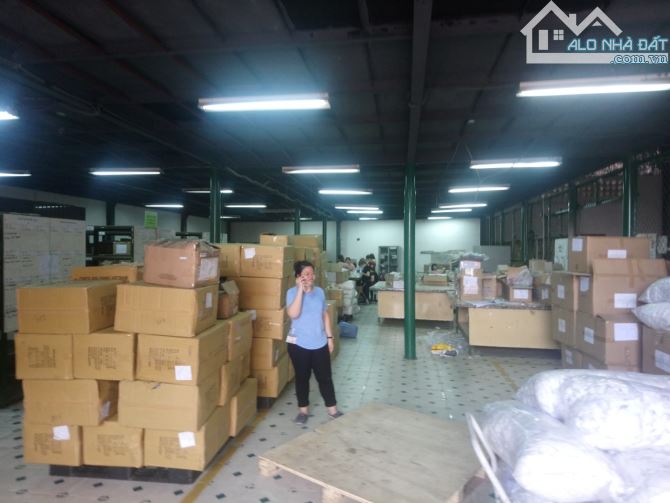 Cho thuê kho chứa hàng 350m2 tại đường Nguyễn Tất Thành quận 4