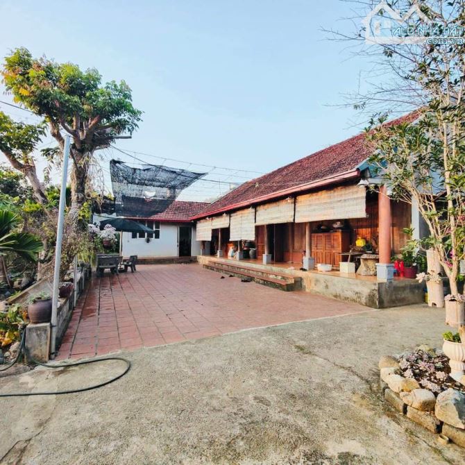 Bán nhà 1600m2 có sổ đỏ, nhà gỗ, thị trấn Hát Lót, Mai Sơn, Sơn La - 1