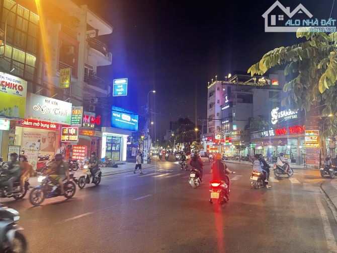 Nhà mặt tiền đường Lê văn việt, Tăng Nhơn Phú A, Q9. Ngang 15mx17m = 250m2. Vị trí sầm uất