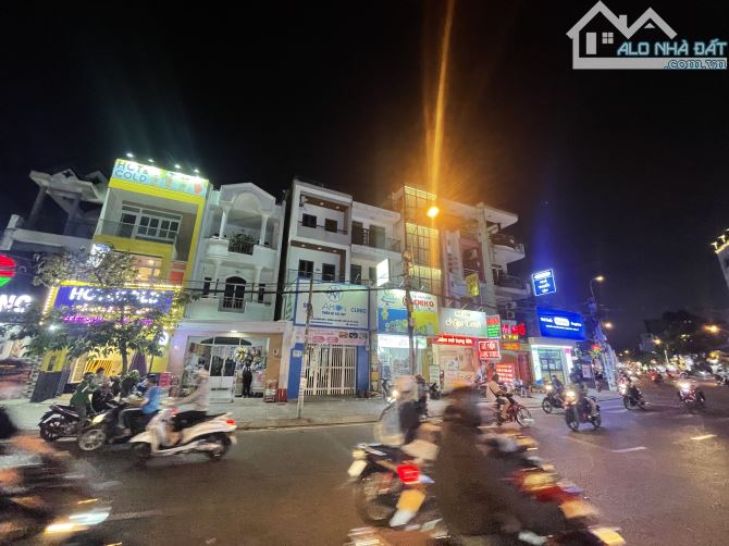 Nhà mặt tiền đường Lê văn việt, Tăng Nhơn Phú A, Q9. Ngang 15mx17m = 250m2. Vị trí sầm uất - 1