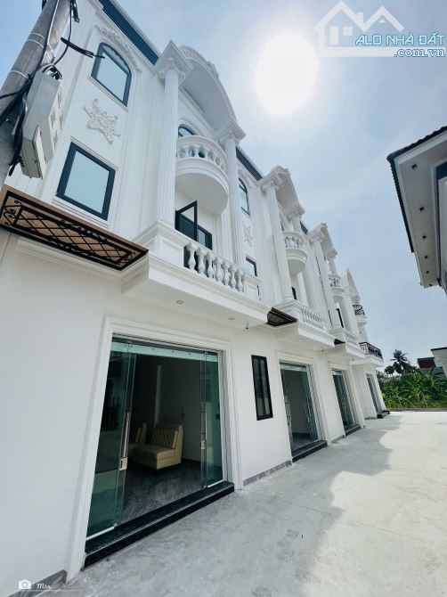Siêu phẩm căn nhà 3 tầng tại Vân Tra- An Đồng ngay gần đường Máng giá chỉ 2,x tỷ ngõ ôto
