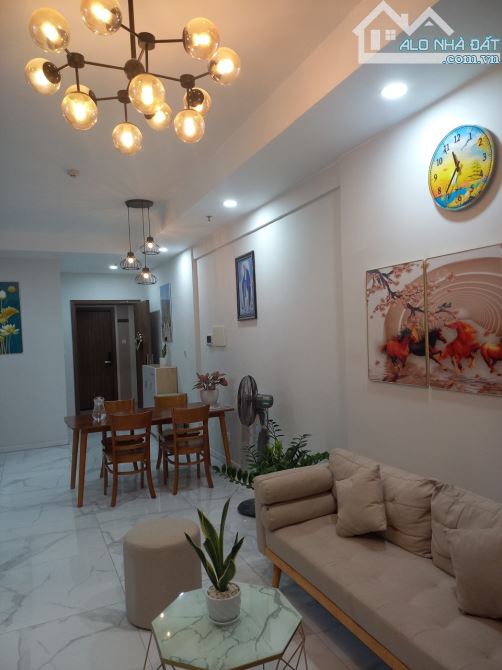 Bán gấp căn hộ Opal Boulevard MT Phạm Văn Đồng, 76m2, 2 phòng ngủ và 2 WC.