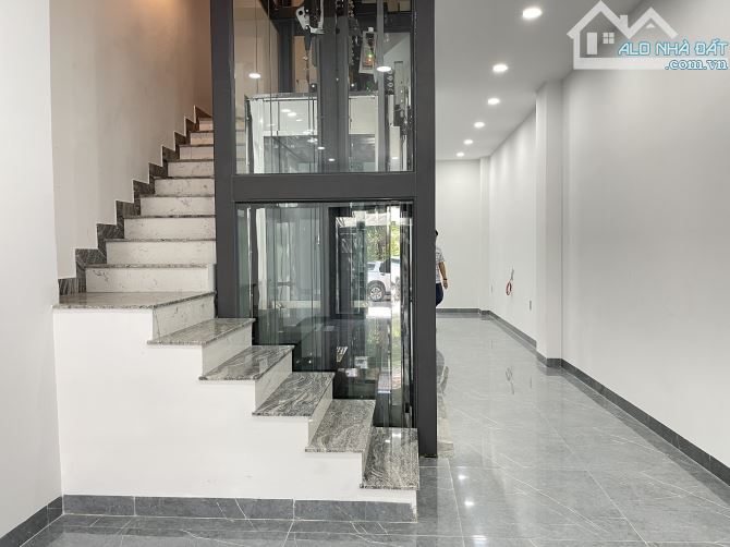Cho thuê nhà 5 tầng mới mặt tiền Trịnh Phong, trung tâm Nha Trang. DT 106m2 có thang máy - 2