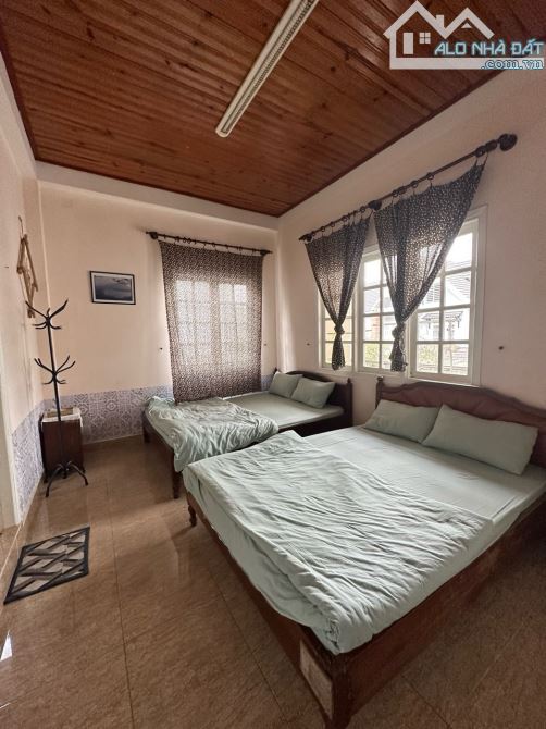 Cho thuê nguyên căn Villa Nguyễn Trãi 6 phòng ngủ sân rộng giá chỉ 15 triệu - 1