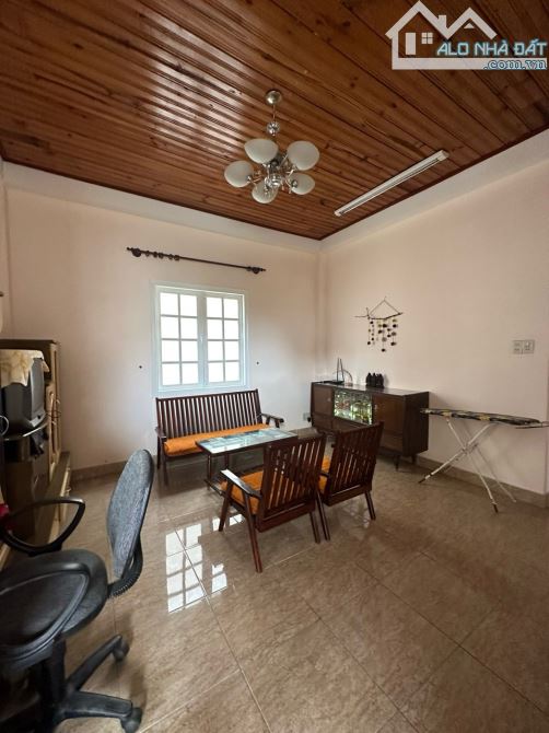 Cho thuê nguyên căn Villa Nguyễn Trãi 6 phòng ngủ sân rộng giá chỉ 15 triệu - 2