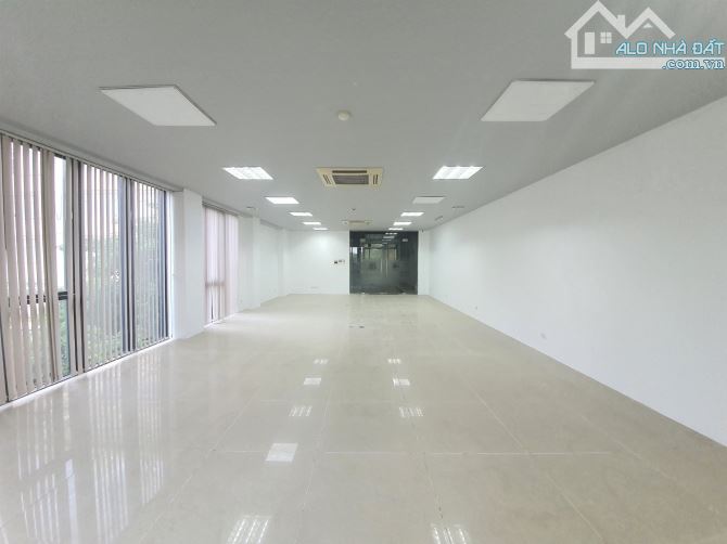 Cho thuê văn phòng đẹp và thoáng mát 35m2 giá chỉ có 9.5 triệu/th tại phố Chùa Láng,HN