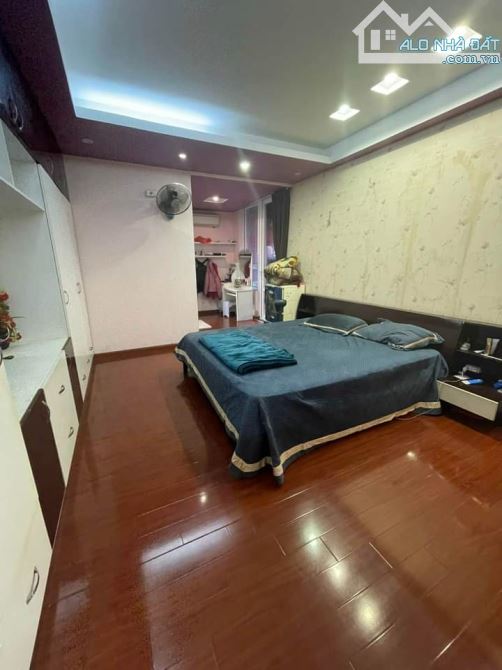 chủ cần bán căn hộ chung cư NO7 B1 KDTM Dịch Vọng, Thành Thái, 148m, giá 7 tỷ: - 4