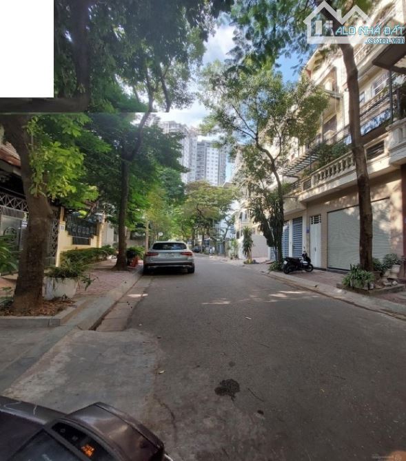 Cho thuê nhà phân lô phố Vũ Phạm Hàm, Dt 80m2 x 5 tầng, mặt tiền 5m - 6