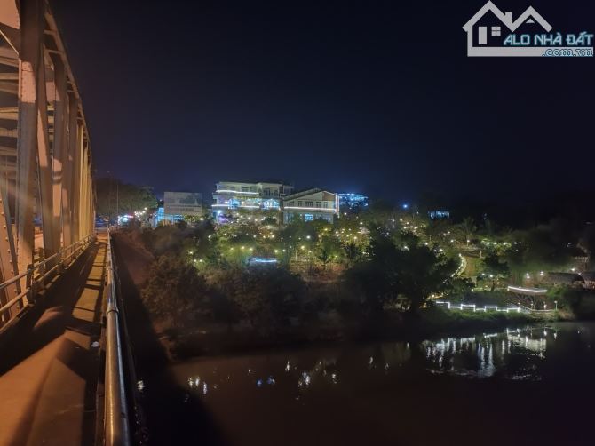 Biệt thự view sông  Cách trung tâm Buôn Ma Thuột 16km  Tiếp giáp quốc lộ 40m 6000m2  Thổ c - 3