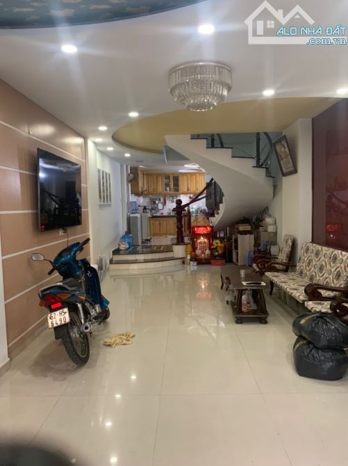 Nhà bán 4.2x29m,4 tầng, xe ô tô 7 chỗ đậu trong nhà, Nguyễn Thị Tần P2 Quận 8 - 1