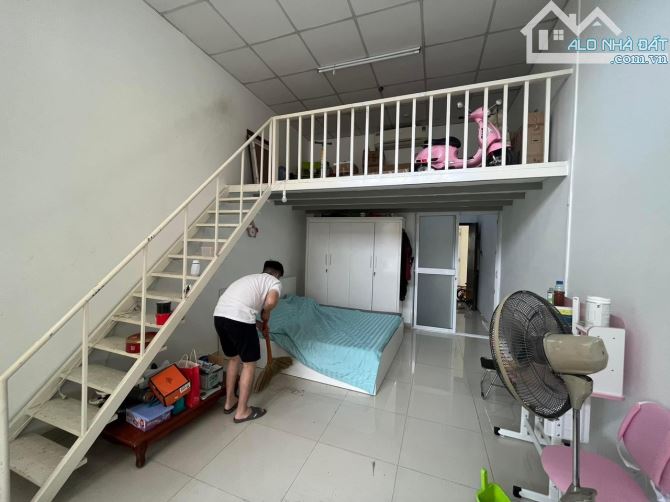 Cho thuê chung cư tầng trệt Petroland Quận 2 đường Nguyễn Duy Trinh TP Thủ Đức 80m2 - 4