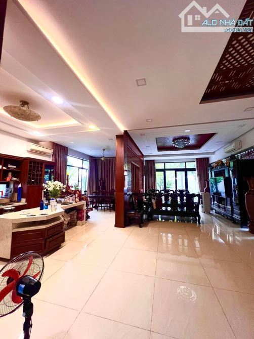 Bán biệt thự Khu V1 KĐT VCN Phước Hải, 360m2 , nội thất mới đẹp - 1