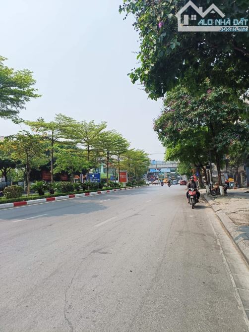 Cần bán nhà mặt Phố Nguyễn Phong Sắc 58m2 mặt tiền 4.5