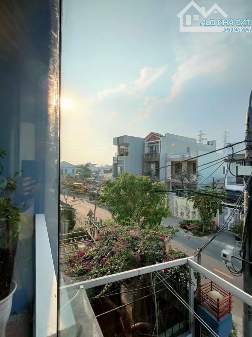 Bán nhà 3 tầng đường Nguyễn Đình Chiểu, gần trường Hesman, 127 m2, đang cho thuê dòng tiền