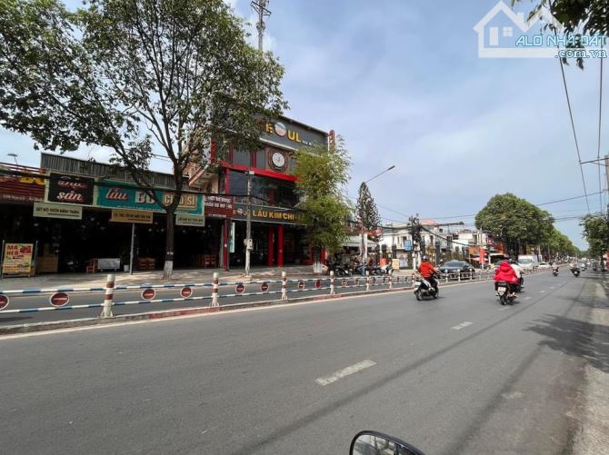 Cho thuê mặt bằng Ngang 11m ( 200m2) đường Nguyễn Ái Quốc đoạn Hố Nai kinh doanh sầm uất - 1