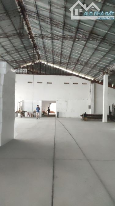 Cho thuê kho xưởng sạch sẽ trần cao diện tích từ 500 - 900m2 tại đường Phạm Văn Chiêu