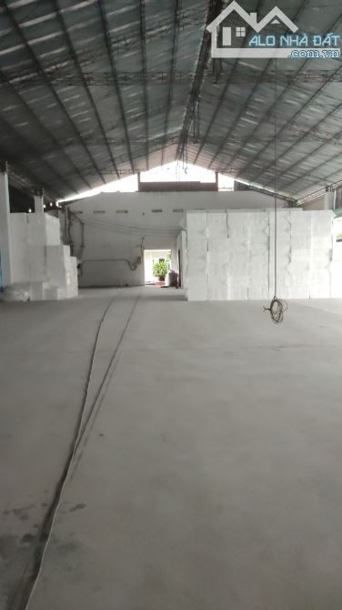 Cho thuê kho xưởng sạch sẽ trần cao diện tích từ 500 - 900m2 tại đường Phạm Văn Chiêu - 2
