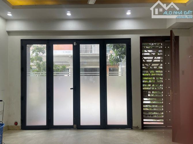 Cho thuê 2 tầng trong nhà 5 tầng,số 04, Lô 9- khu Nam Thắng, Phùng Khoang , Hà Nội