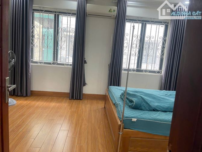 Cho thuê 2 tầng trong nhà 5 tầng,số 04, Lô 9- khu Nam Thắng, Phùng Khoang , Hà Nội