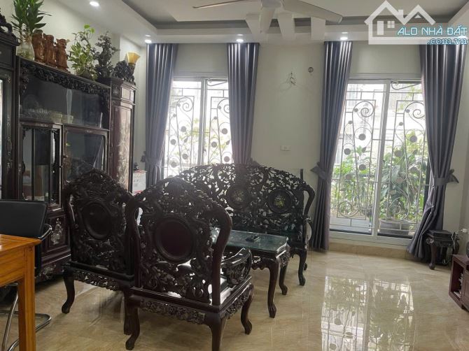 Cho thuê 2 tầng trong nhà 5 tầng,số 04, Lô 9- khu Nam Thắng, Phùng Khoang , Hà Nội