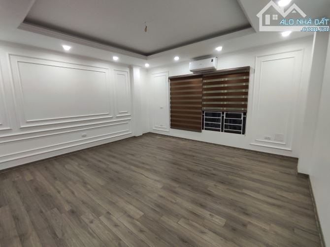 Cho thuê nhà 6 tầng,nhà mới ,có thang máy, diện tích 42m2,ngõ cách mặt đường Kim Giang 20m
