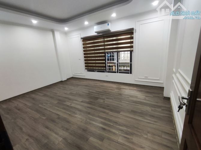 Cho thuê nhà 6 tầng,nhà mới ,có thang máy, diện tích 42m2,ngõ cách mặt đường Kim Giang 20m