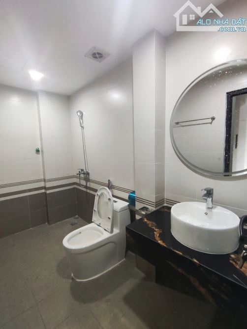 Cho thuê nhà 6 tầng,nhà mới ,có thang máy, diện tích 42m2,ngõ cách mặt đường Kim Giang 20m
