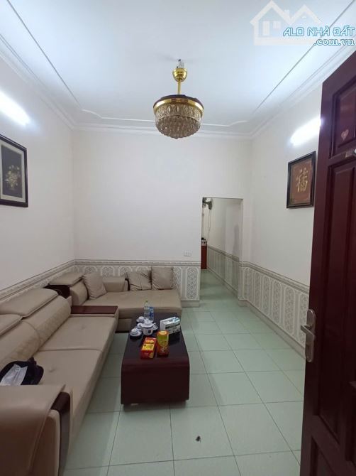 Cho thuê nhà riêng 50m2 x2,5 tầng,ngõ 197 Hoàng Mai nà mới sửa đẹp, xe tải nhỏ vào tận cửa