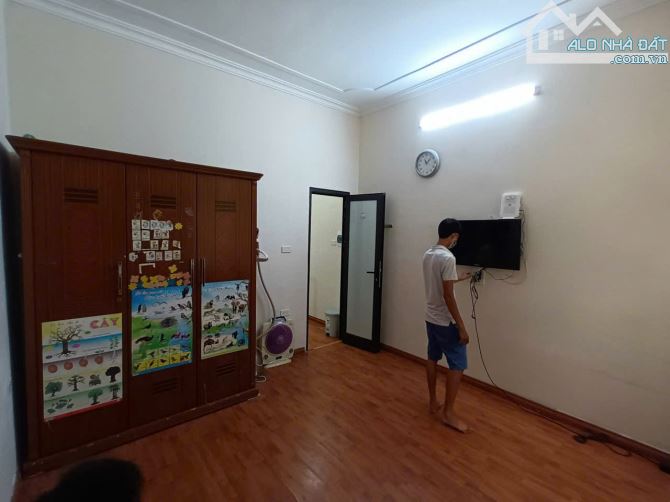 Cho thuê nhà riêng 50m2 x2,5 tầng,ngõ 197 Hoàng Mai nà mới sửa đẹp, xe tải nhỏ vào tận cửa