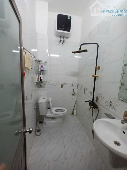 Cho thuê nhà riêng 50m2 x2,5 tầng,ngõ 197 Hoàng Mai nà mới sửa đẹp, xe tải nhỏ vào tận cửa