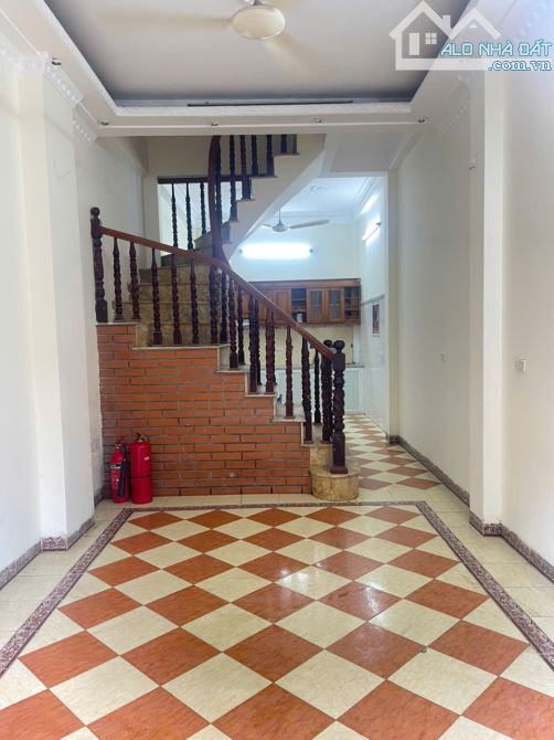 Cho thuê lâu dài nhà 3,5 tầng, 5 ngủ,3WC,Ngõ 11 Phố Nguyễn An Ninh, Hoàng Mai,HN