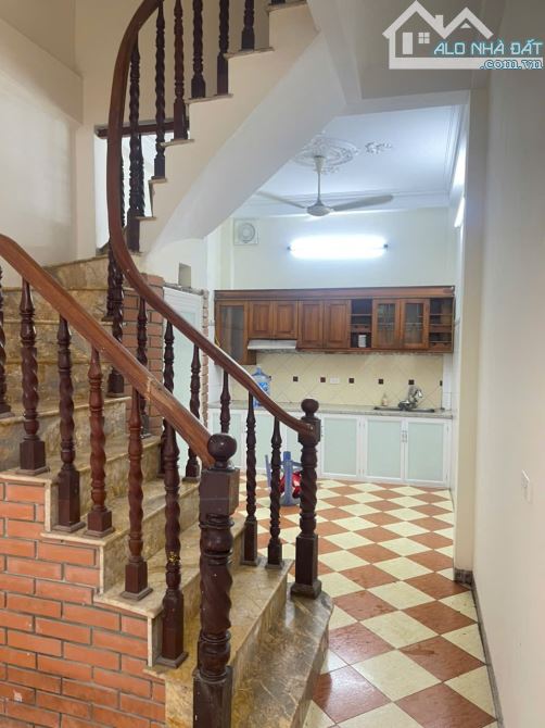 Cho thuê lâu dài nhà 3,5 tầng, 5 ngủ,3WC,Ngõ 11 Phố Nguyễn An Ninh, Hoàng Mai,HN