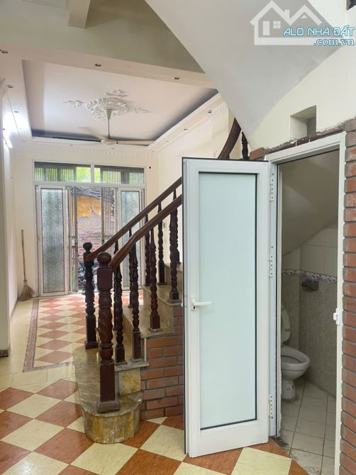 Cho thuê lâu dài nhà 3,5 tầng, 5 ngủ,3WC,Ngõ 11 Phố Nguyễn An Ninh, Hoàng Mai,HN